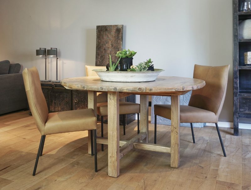 Ronde Tafel Old Pine met Kopnagels