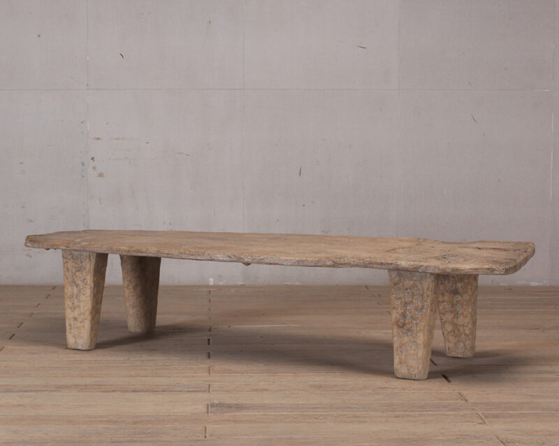 Naga salontafel