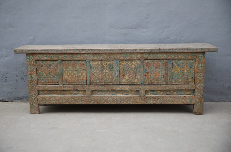 Vintage  dressoir snijwerk
