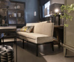 Moderne woonkamer met elegante meubels.