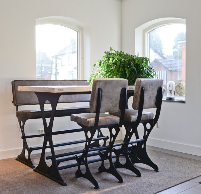 Bar stool Station