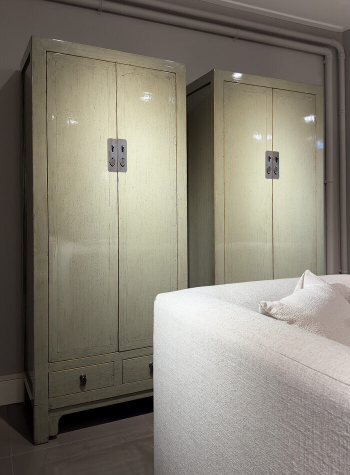 High-gloss wardrobe Sarah