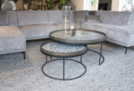 Moderne salontafel met decoratie