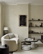 Moderne woonkamer met minimalistische inrichting