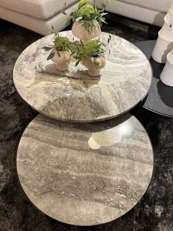 Tables with marble surfaces and decoration
