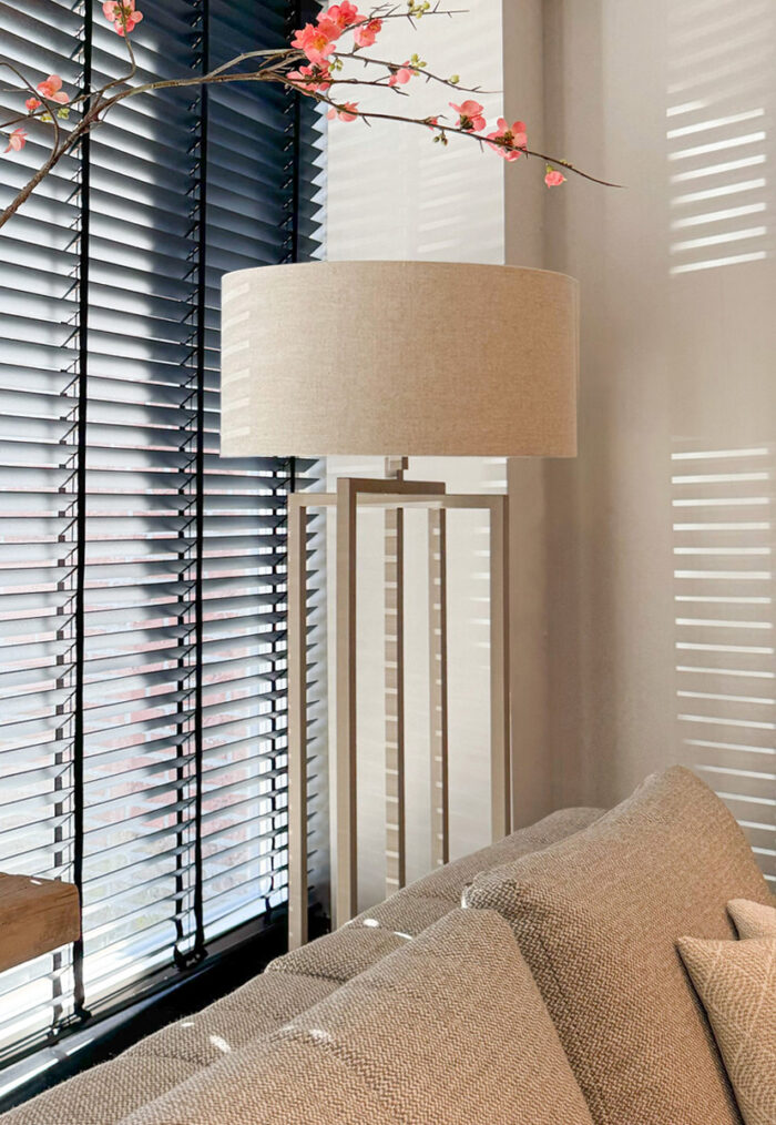 Floor lamp with cross leg in Quartz colour and Natural Linen shade
