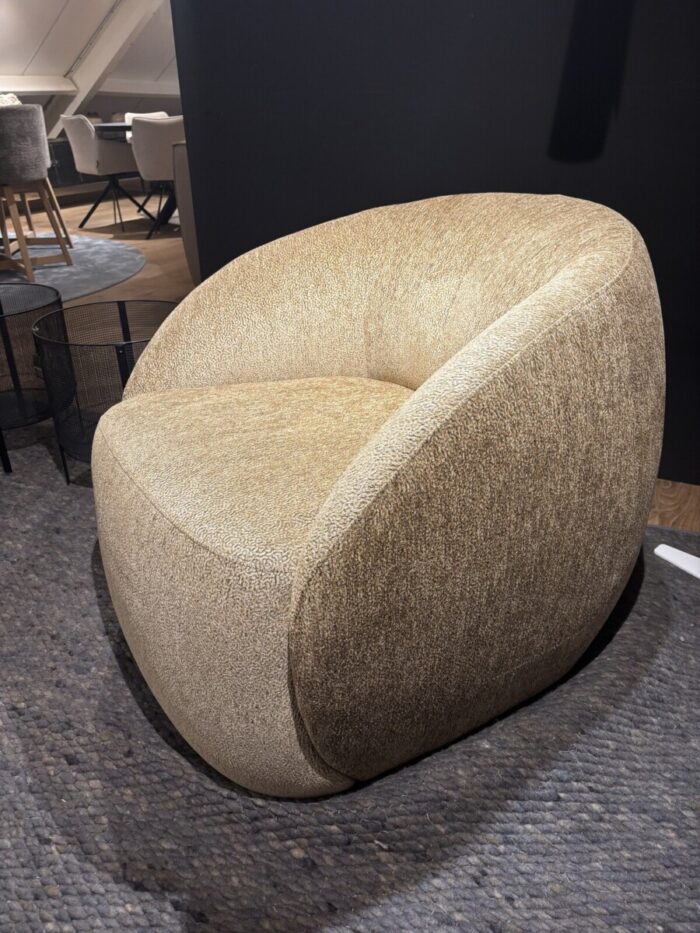 Round, comfortable armchair in brown